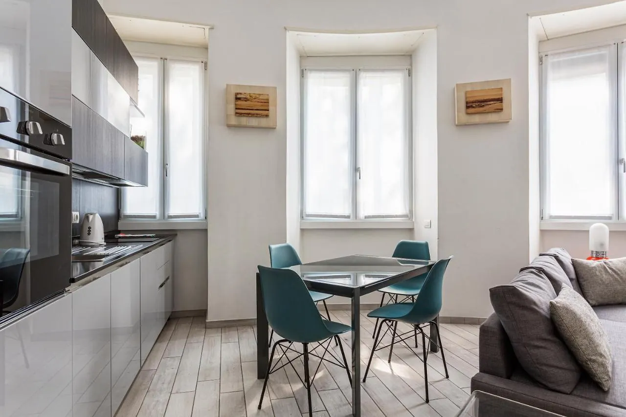 Spacious Retreat Steps From Lambrate Metro- Via Pacini Milano Appartamento