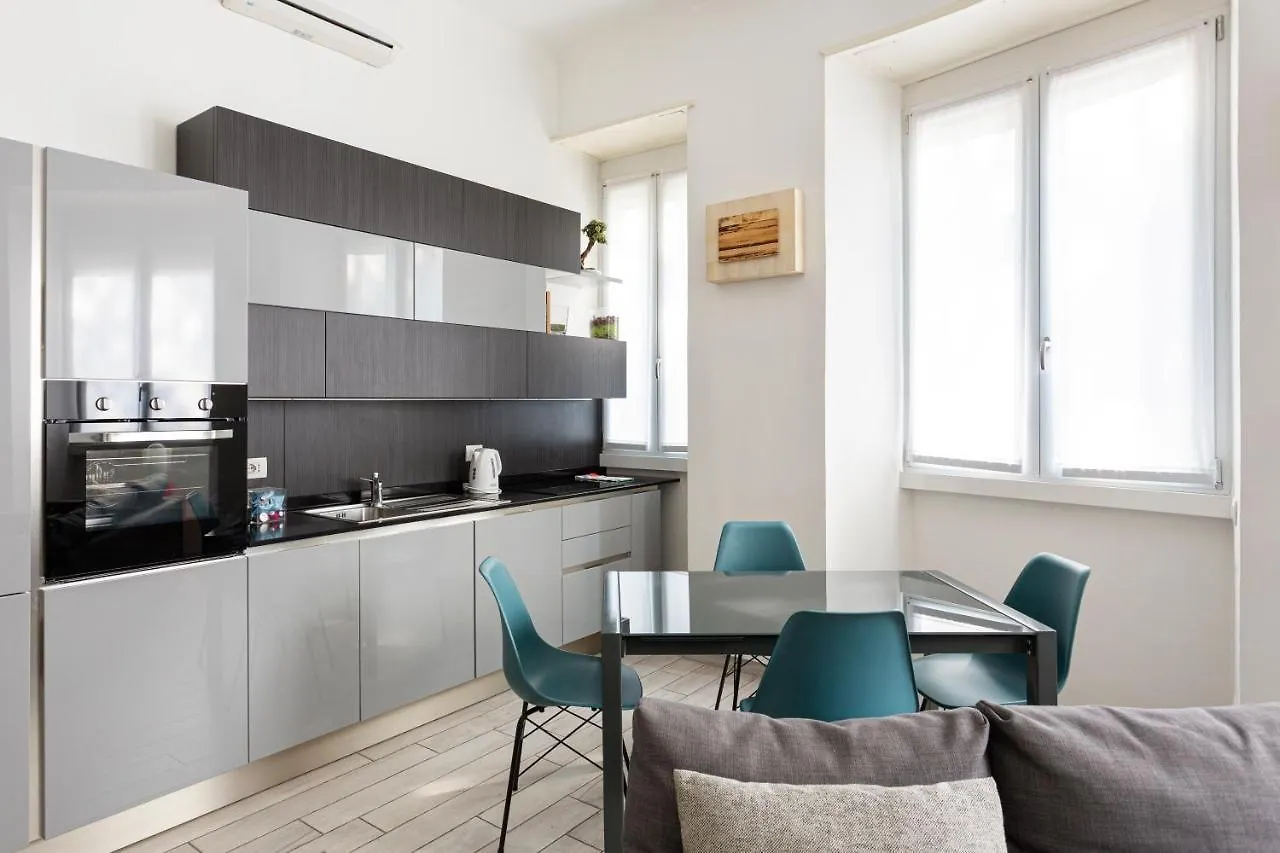 Spacious Retreat Steps From Lambrate Metro- Via Pacini ميلان